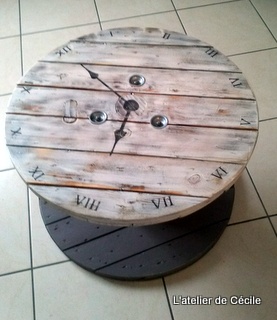 table basse horloge fabriqué avec un touret